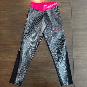 Girls Nike Pro Leggings Size Large.  Cute!!